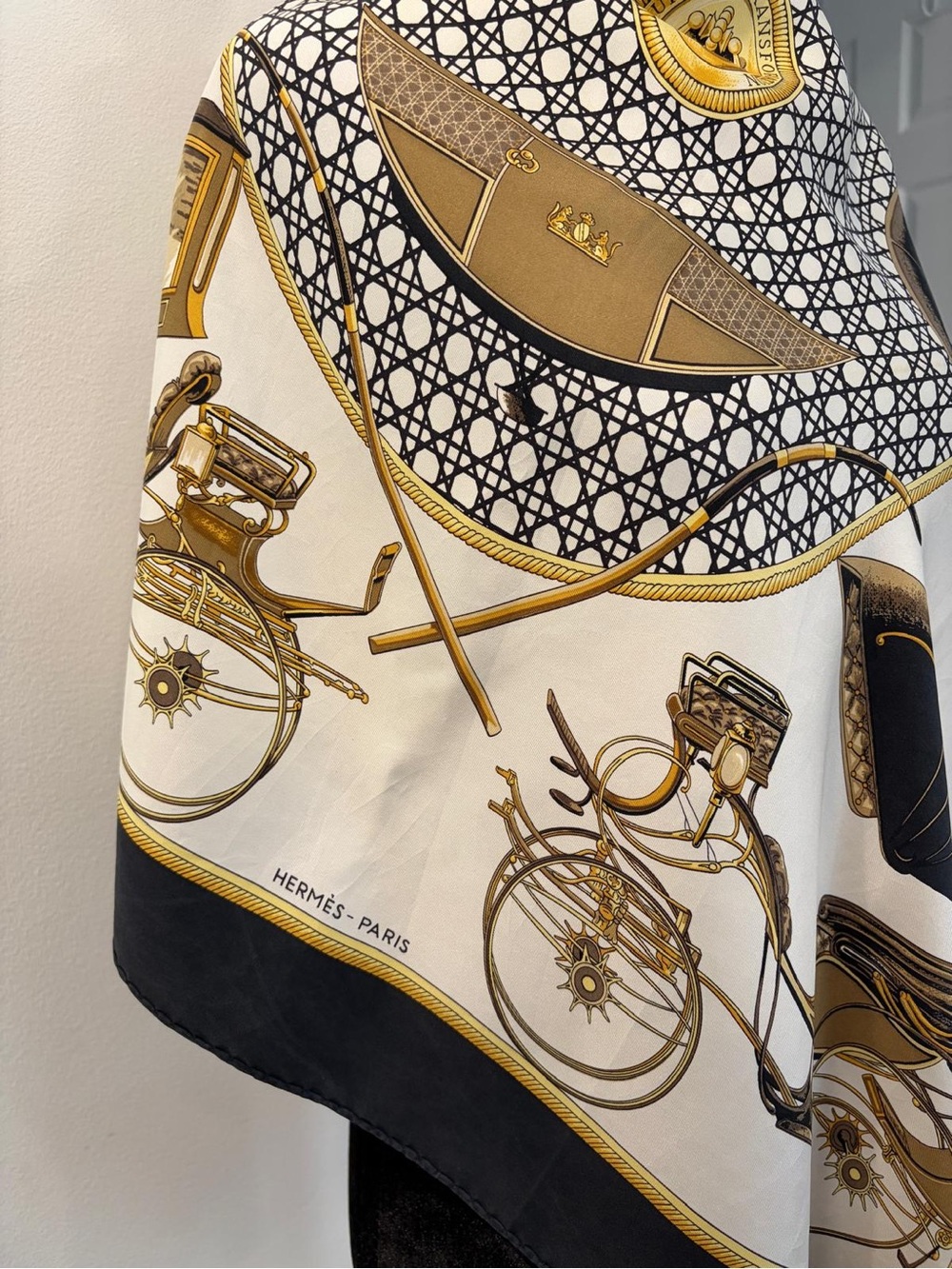 Hermes Silk Scarf Carré 90 Scarf Black Gold White Hand Rolled Made In France - Picture 9 of 13